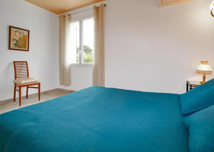 Nyaraló 2 Bedroom Stunning In San-Giuliano
