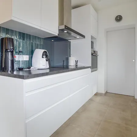 2 Bedroom Beautiful In