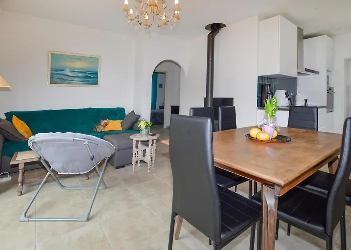 2 Bedroom Stunning In * San-Giuliano