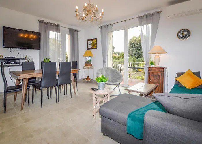 2 Bedroom Stunning In Casa de Férias San-Giuliano